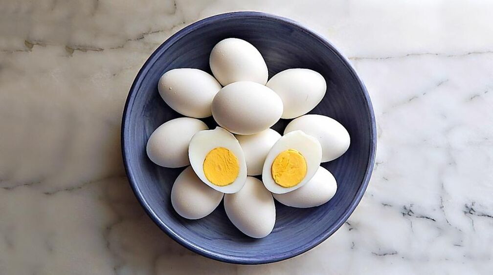 يعتبر بيض الدجاج منتجًا ضروريًا في النظام الغذائي الكيميائي. 